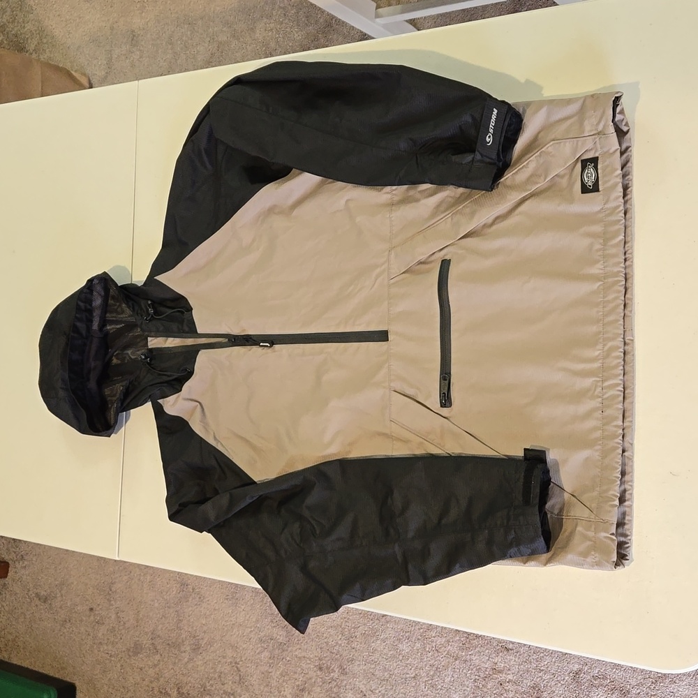 Dickies men's pullover windbreaker jacket. Size med, used excellent condition